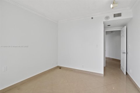 Condo in Aventura, Florida, 2 bedrooms in LANDMARK № 2171974 - photo 30