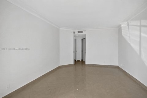 Condo in Aventura, Florida, 2 bedrooms in LANDMARK № 2171974 - photo 24