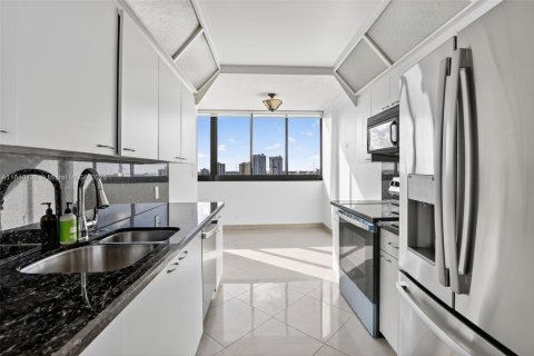 Condo in Aventura, Florida, 2 bedrooms in LANDMARK № 2171974 - photo 17