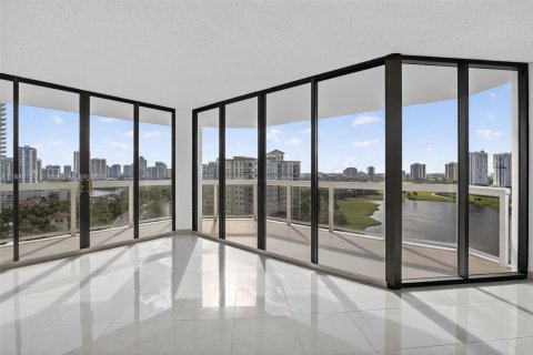Condo in Aventura, Florida, 2 bedrooms in LANDMARK № 2171974 - photo 13