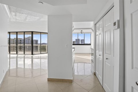 Condo in Aventura, Florida, 2 bedrooms in LANDMARK № 2171974 - photo 16