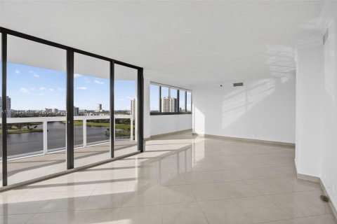 Condo in Aventura, Florida, 2 bedrooms in LANDMARK № 2171974 - photo 2