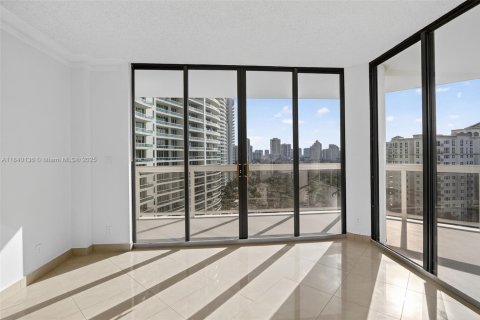 Condo in Aventura, Florida, 2 bedrooms in LANDMARK № 2171974 - photo 14