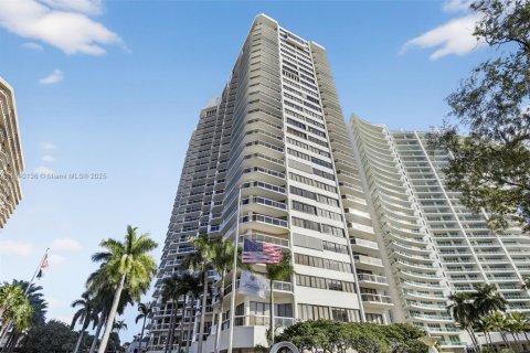 Condo in Aventura, Florida, 2 bedrooms in LANDMARK № 2171974 - photo 15