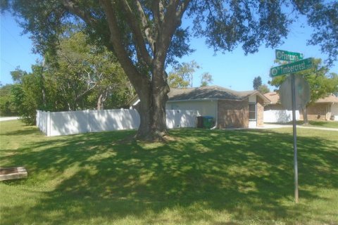 Casa en venta en Deltona, Florida, 3 dormitorios, 130.25 m2 № 1888697 - foto 3
