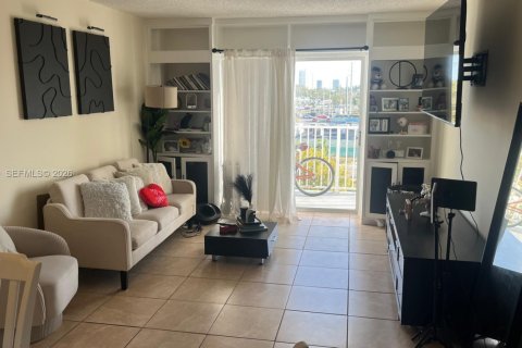 Condo in North Miami Beach, Florida, 1 bedroom № 2081409 - photo 7