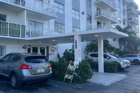 Condo in North Miami Beach, Florida, 1 bedroom № 2081409 - photo 3