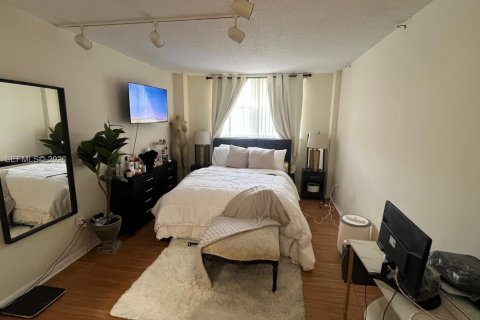 Condo in North Miami Beach, Florida, 1 bedroom № 2081409 - photo 14