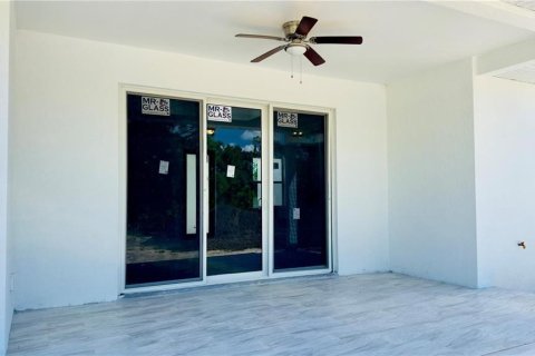 House in Port Charlotte, Florida 4 bedrooms, 154.78 sq.m. № 2091879 - photo 12