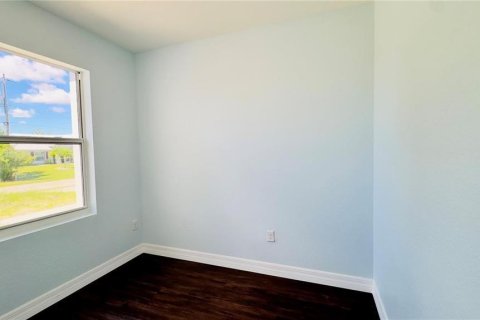 House in Port Charlotte, Florida 4 bedrooms, 154.78 sq.m. № 2091879 - photo 10