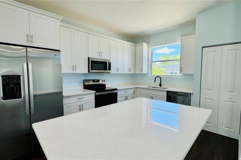 House in Port Charlotte, Florida 4 bedrooms, 154.78 sq.m. № 2091879 - photo 2