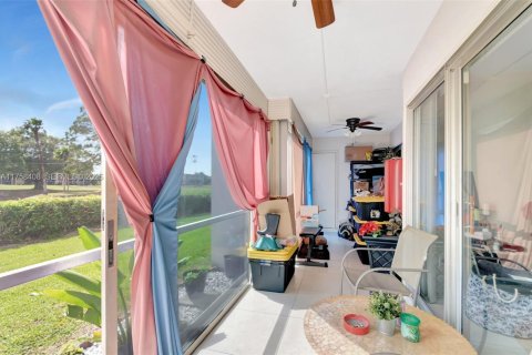 Condo in Lake Worth, Florida, 2 bedrooms № 2186046 - photo 19