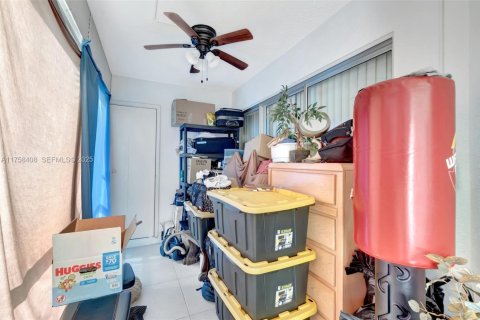 Condo in Lake Worth, Florida, 2 bedrooms № 2186046 - photo 20