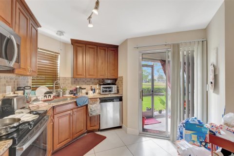 Condo in Lake Worth, Florida, 2 bedrooms № 2186046 - photo 13