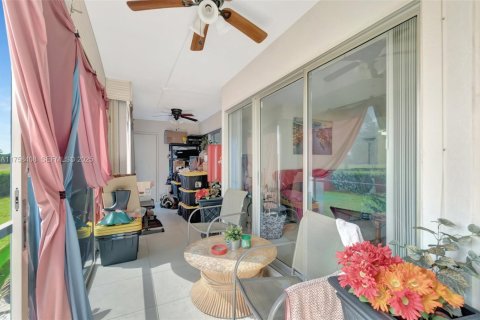 Condo in Lake Worth, Florida, 2 bedrooms № 2186046 - photo 18