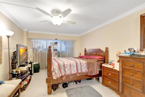 Condo in Lake Worth, Florida, 2 bedrooms № 2186046 - photo 22