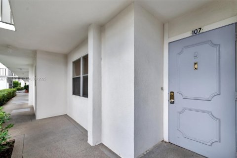 Condo in Lake Worth, Florida, 2 bedrooms № 2186046 - photo 4