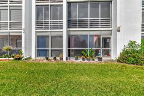 Condo in Lake Worth, Florida, 2 bedrooms № 2186046 - photo 28