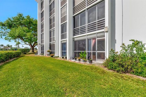 Condo in Lake Worth, Florida, 2 bedrooms № 2186046 - photo 27