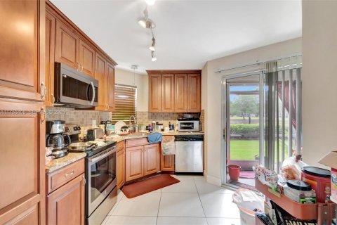 Condo in Lake Worth, Florida, 2 bedrooms № 2186046 - photo 12