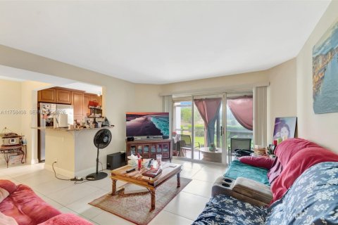 Condo in Lake Worth, Florida, 2 bedrooms № 2186046 - photo 6