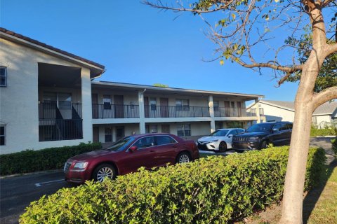 Condominio en Coral Springs, Florida, 2 dormitorios № 2193260