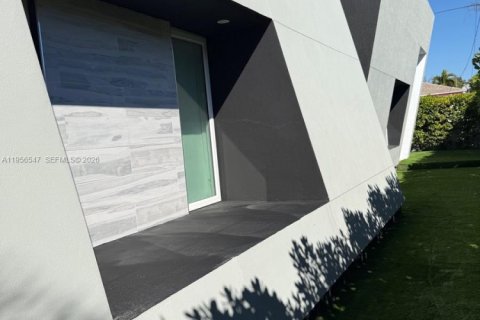 House in Cutler Bay, Florida 4 bedrooms, 225.29 sq.m. № 2023422 - photo 5