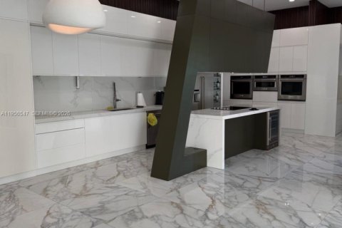 House in Cutler Bay, Florida 4 bedrooms, 225.29 sq.m. № 2023422 - photo 13