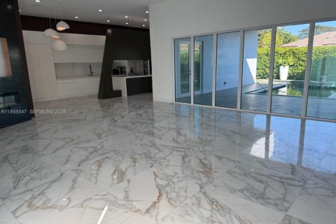 House in Cutler Bay, Florida 4 bedrooms, 225.29 sq.m. № 2023422 - photo 11