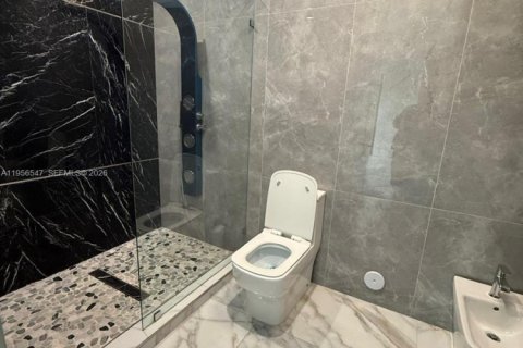 House in Cutler Bay, Florida 4 bedrooms, 225.29 sq.m. № 2023422 - photo 22