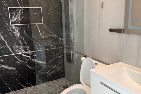 House in Cutler Bay, Florida 4 bedrooms, 225.29 sq.m. № 2023422 - photo 18