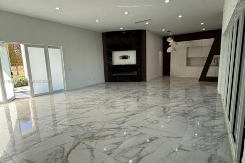 House in Cutler Bay, Florida 4 bedrooms, 225.29 sq.m. № 2023422 - photo 25