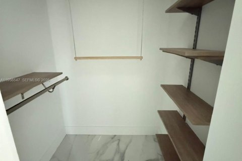 House in Cutler Bay, Florida 4 bedrooms, 225.29 sq.m. № 2023422 - photo 21