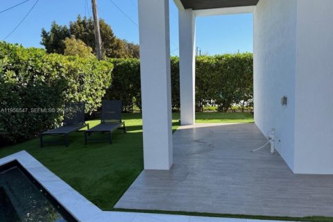 House in Cutler Bay, Florida 4 bedrooms, 225.29 sq.m. № 2023422 - photo 10