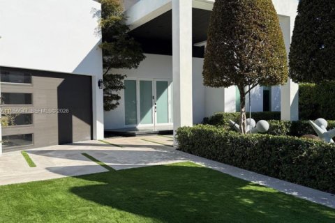 House in Cutler Bay, Florida 4 bedrooms, 225.29 sq.m. № 2023422 - photo 4