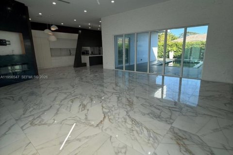 House in Cutler Bay, Florida 4 bedrooms, 225.29 sq.m. № 2023422 - photo 12