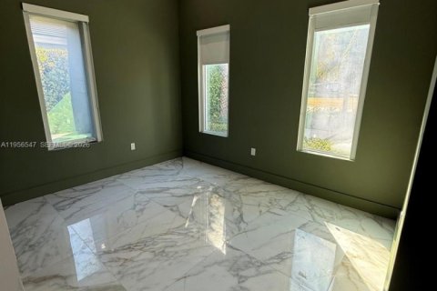 House in Cutler Bay, Florida 4 bedrooms, 225.29 sq.m. № 2023422 - photo 15