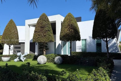 House in Cutler Bay, Florida 4 bedrooms, 225.29 sq.m. № 2023422 - photo 2