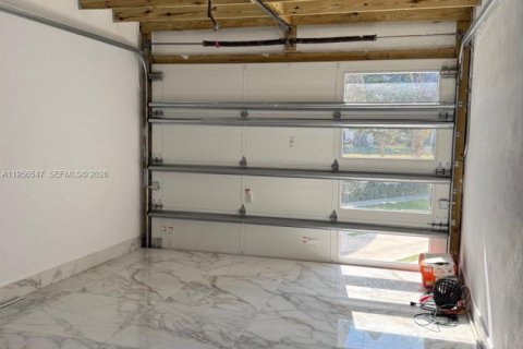 House in Cutler Bay, Florida 4 bedrooms, 225.29 sq.m. № 2023422 - photo 14