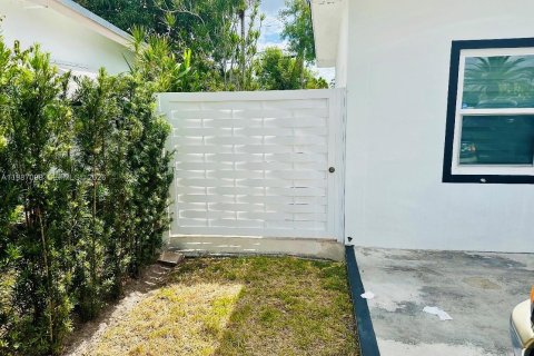 Propiedad comercial en Miami, Florida 1 dormitorio № 2046649