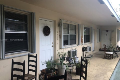 House in Fort Lauderdale, Florida 1 bedroom, 247.21 sq.m. № 2392059 - photo 2