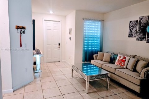 Townhouse in Hialeah, Florida 3 bedrooms, 158.68 sq.m. № 2088846 - photo 4