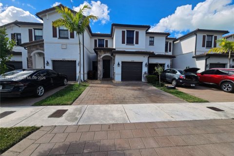 Townhouse in Hialeah, Florida 3 bedrooms, 158.68 sq.m. № 2088846