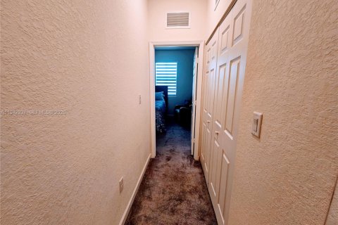 Townhouse in Hialeah, Florida 3 bedrooms, 158.68 sq.m. № 2088846 - photo 15