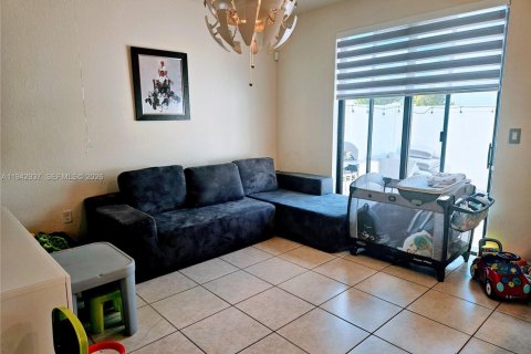 Townhouse in Hialeah, Florida 3 bedrooms, 158.68 sq.m. № 2088846 - photo 9