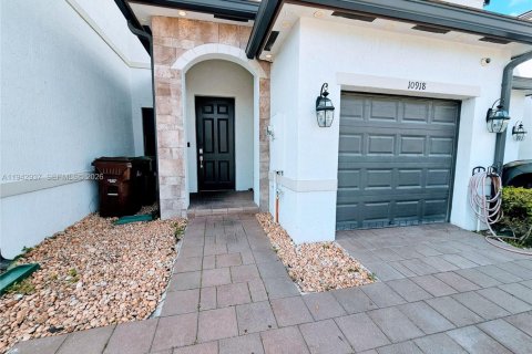 Townhouse in Hialeah, Florida 3 bedrooms, 158.68 sq.m. № 2088846 - photo 3