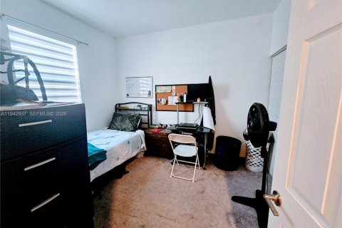 Townhouse in Hialeah, Florida 3 bedrooms, 158.68 sq.m. № 2088846 - photo 17