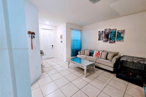 Townhouse in Hialeah, Florida 3 bedrooms, 158.68 sq.m. № 2088846 - photo 6