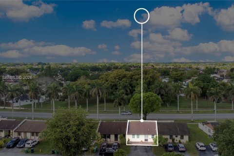 House in Miami, Florida 2 bedrooms, 95.5 sq.m. № 2069580 - photo 22