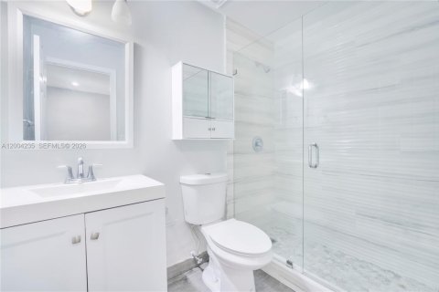 House in Miami, Florida 2 bedrooms, 95.5 sq.m. № 2069580 - photo 13